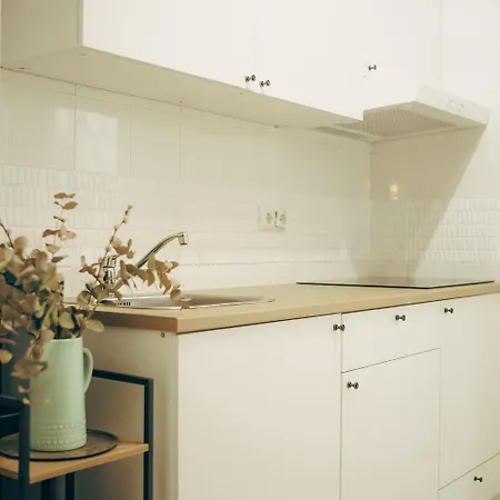 Gaia House - Exclusive & Free Parking