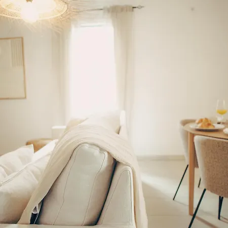 Gaia House - Exclusive & Free Parking *