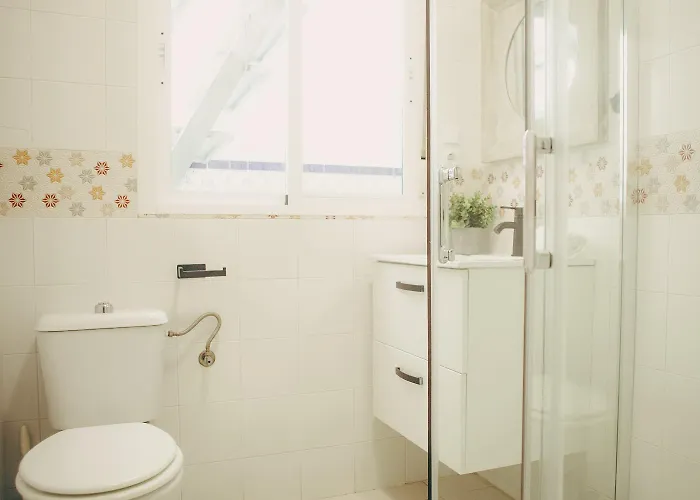 Gaia House - Exclusive & Free Parking