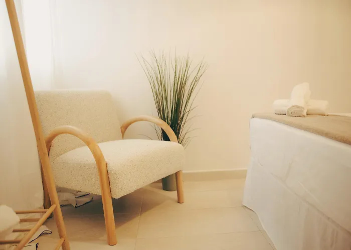 Gaia House - Exclusive & Free Parking